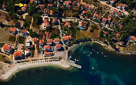 House-Apartments Ela -Mirca- Family Holiday
